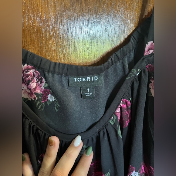 Black Floral Torrid Blouse Size 1 - Picture 2 of 3